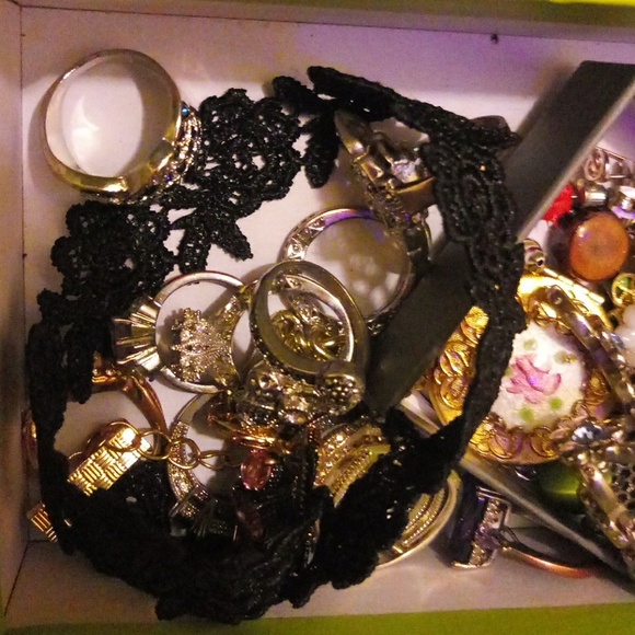 Jewelry - Picture 6 of 8